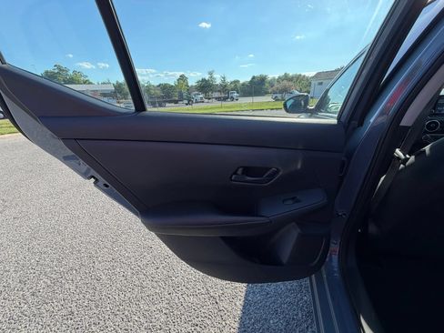 Used 2024 Nissan Sentra SV FWD image 21