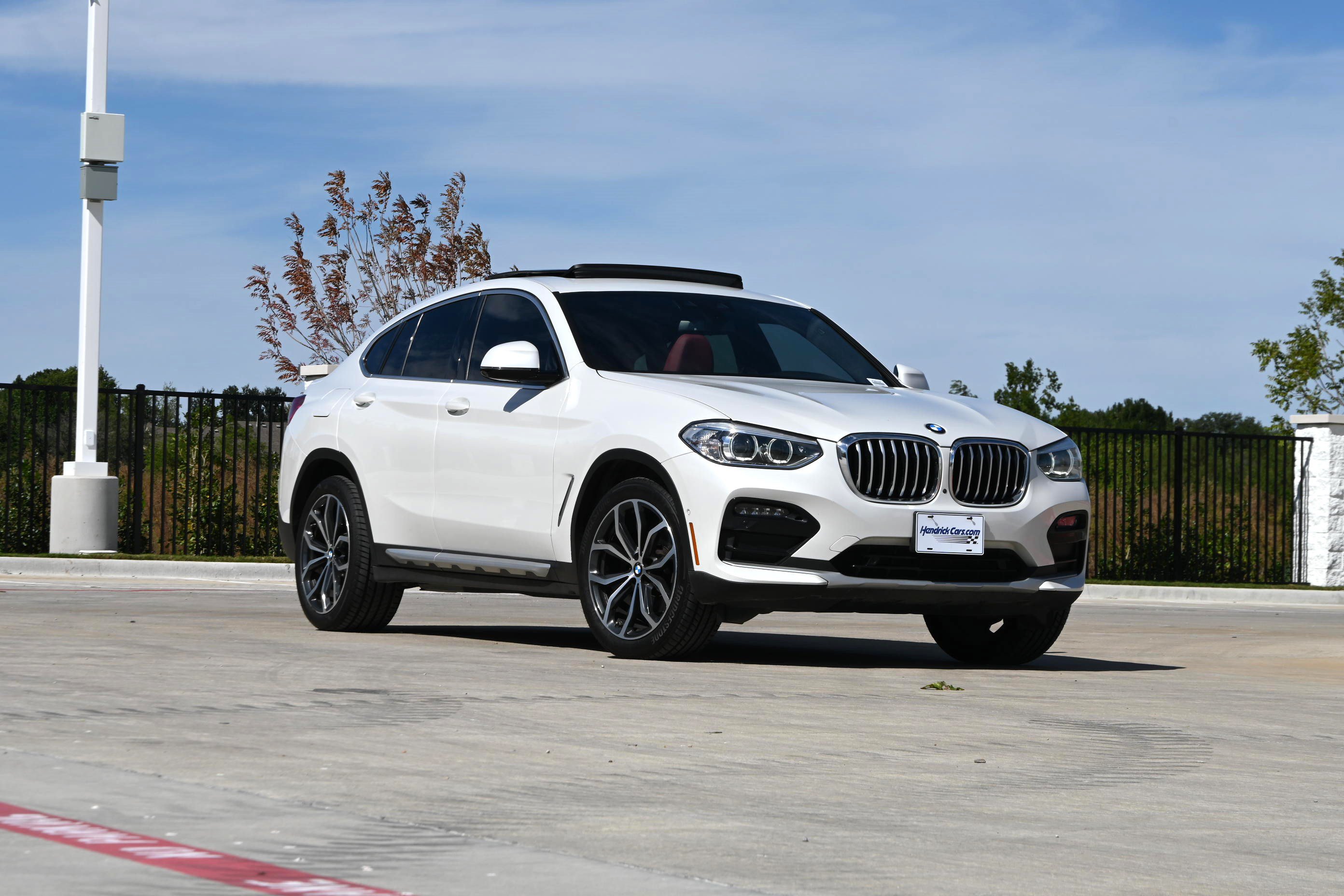Used 2021 BMW X4 xDrive30i w/ Premium Package AWD/4WD image 2