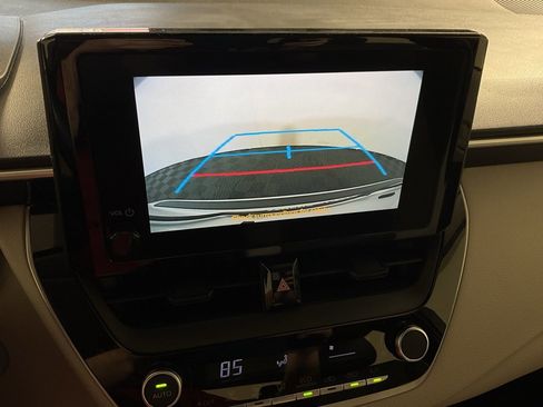 Used 2025 Toyota Corolla LE image 3