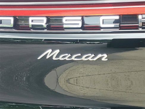 Used 2025 Porsche Macan Turbo image 29