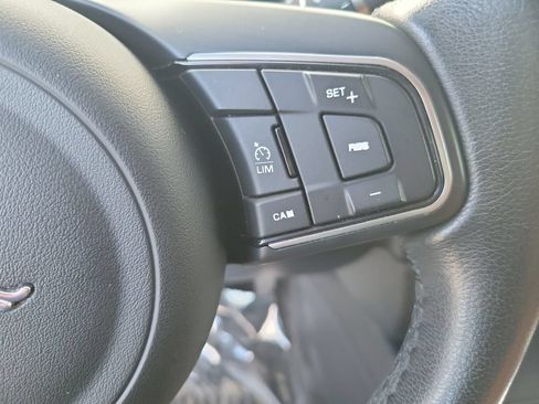 Used 2020 Jaguar E-PACE SE AWD/4WD image 34