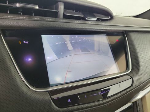Used 2018 Cadillac XT5 FWD image 25