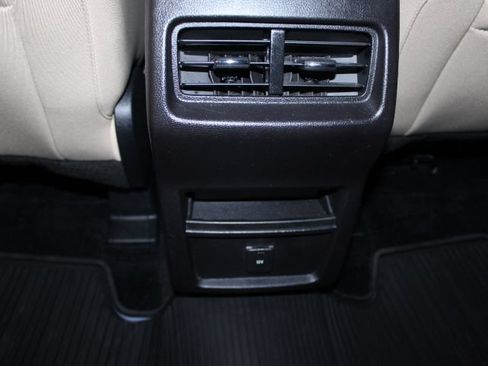 Used 2017 Ford Edge SEL FWD image 21