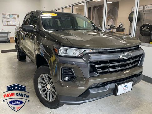 Used 2023 Chevrolet Colorado LT w/ LT Convenience Package AWD/4WD image 4