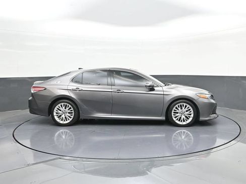 Used 2019 Toyota Camry XLE FWD image 26