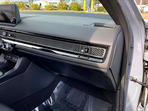 Used 2023 Honda Civic Sport image 17