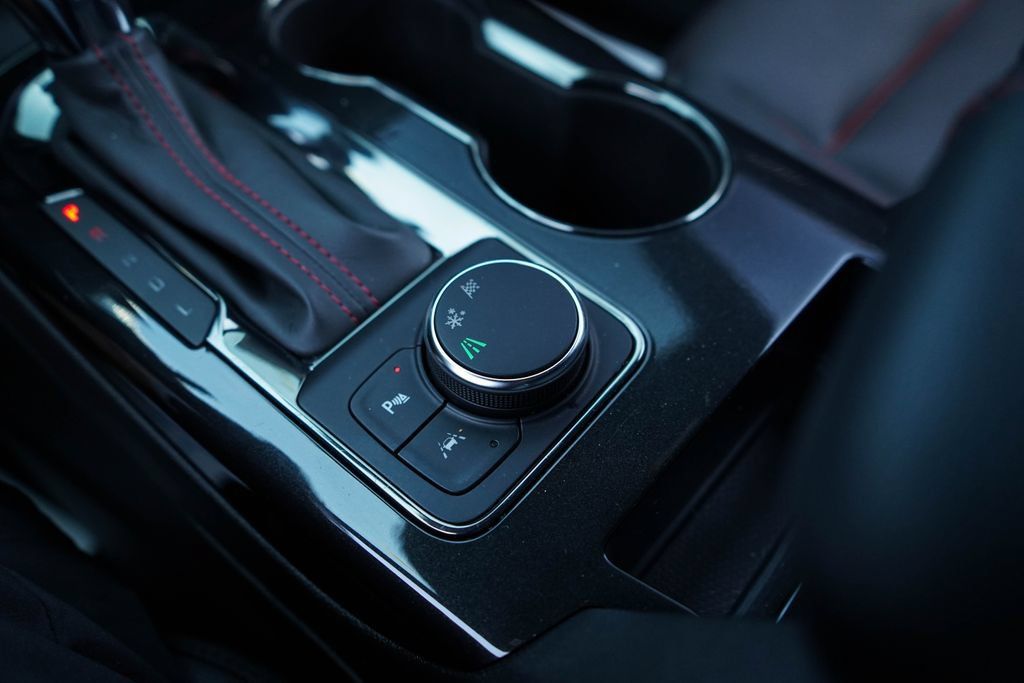 Used 2025 Chevrolet Blazer RS FWD image 29