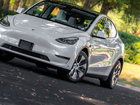 Used 2020 Tesla Model Y Long Range AWD/4WD image 27