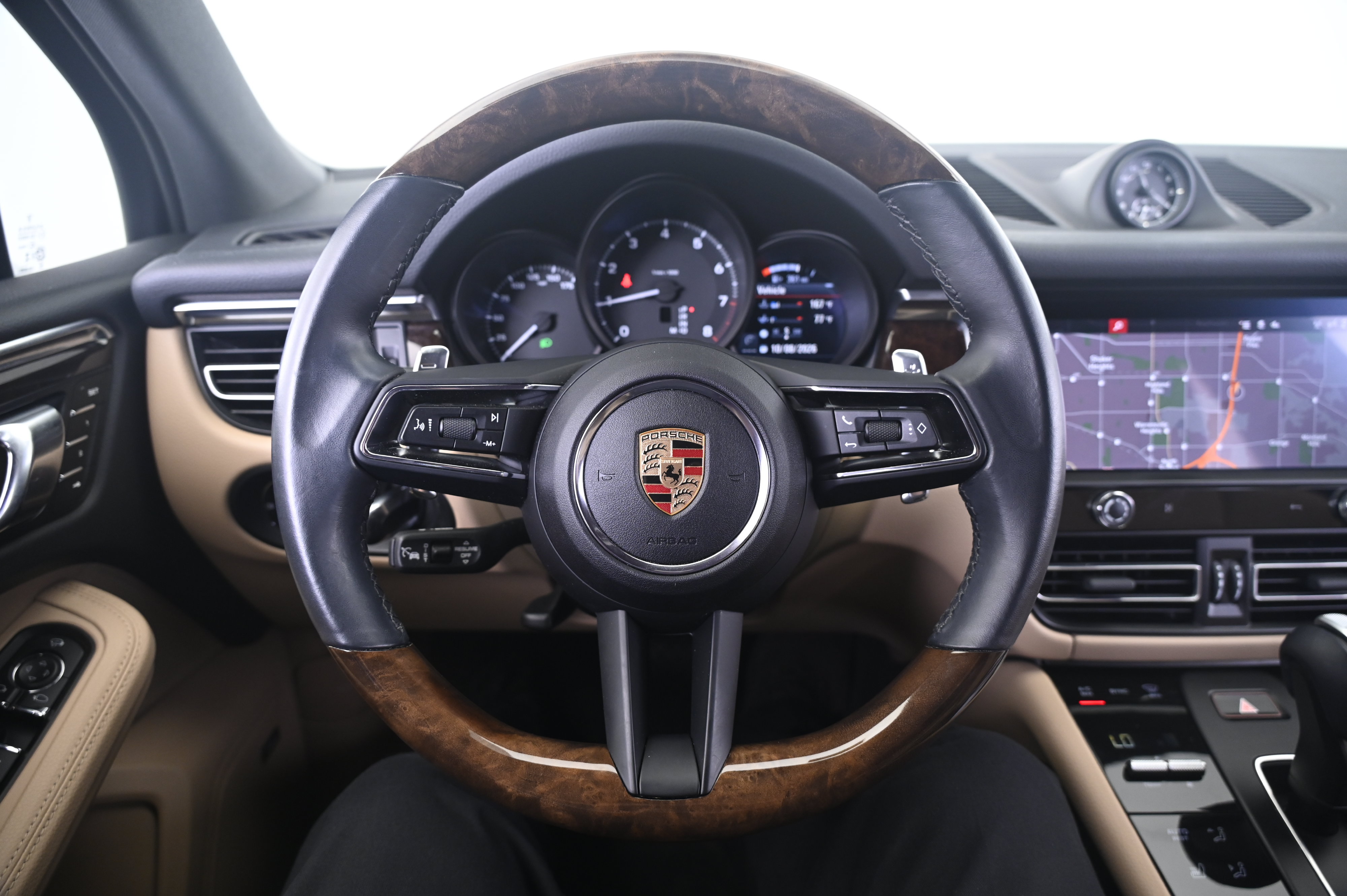 Certified 2024 Porsche Macan AWD/4WD image 34