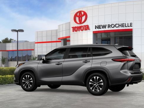 New 2026 Toyota Highlander XLE image 5
