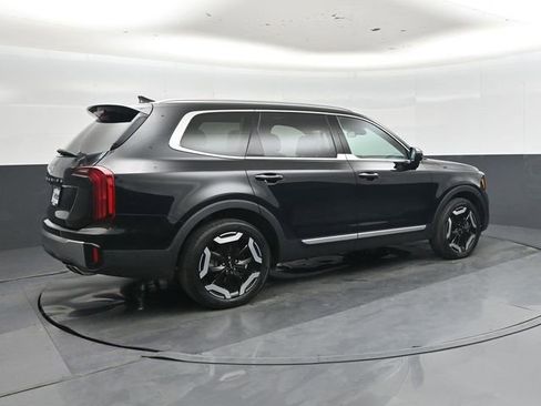 Used 2025 Kia Telluride S FWD image 3
