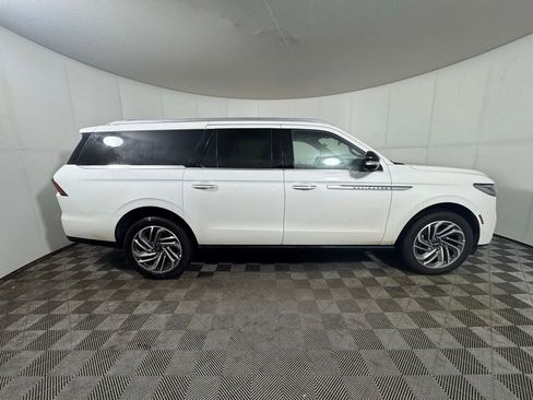 New 2025 Lincoln Navigator L Reserve AWD/4WD image 6