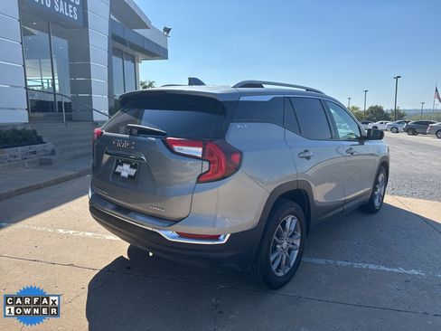 Used 2024 GMC Terrain SLT image 3
