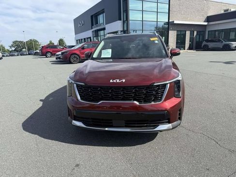 Certified 2025 Kia Sorento S w/ Panoramic Sunroof Package FWD image 2