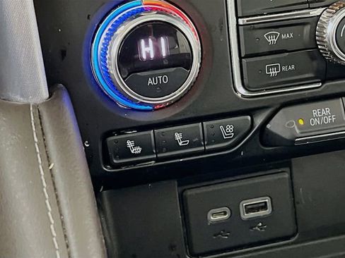 Used 2022 GMC Yukon XL SLT w/ SLT Luxury Package image 22