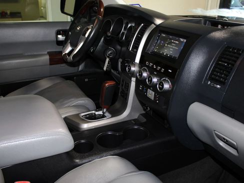 Used 2014 Toyota Sequoia Platinum RWD image 37
