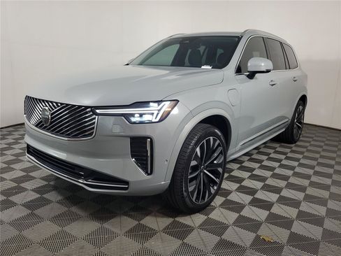 Certified 2025 Volvo XC90 T8 Plus w/ Protection Package Premier AWD/4WD image 3