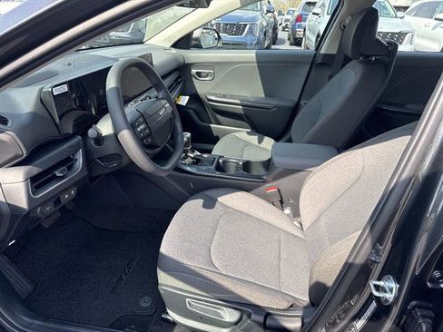 New 2026 Kia K4 LXS FWD image 8