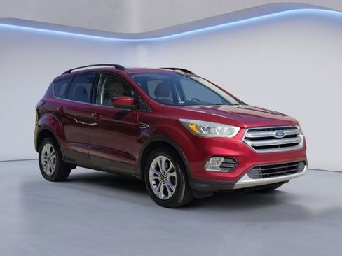 Used 2017 Ford Escape SE w/ SE Leather Comfort Package FWD image 2