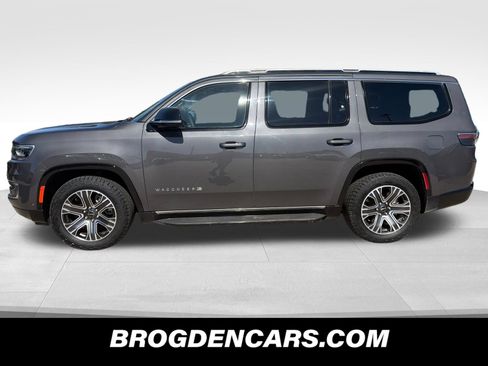 Used 2025 Jeep Wagoneer 4WD image 5