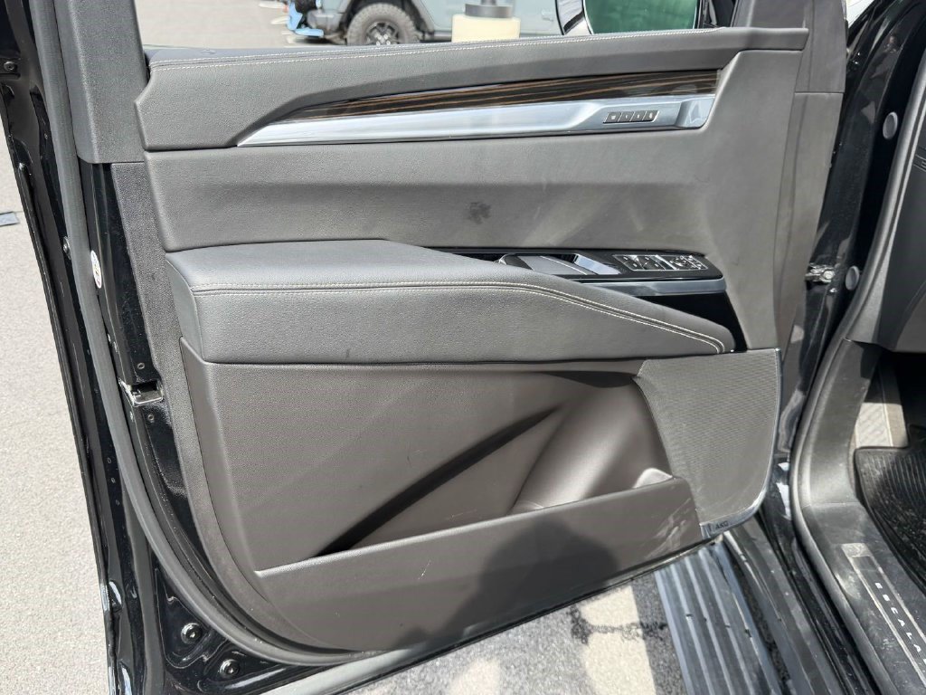 Certified 2025 Cadillac Escalade ESV Premium Luxury w/ Touring Package AWD/4WD image 18
