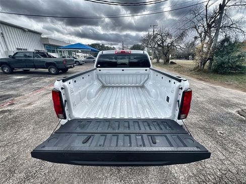 Used 2024 Chevrolet Colorado LT w/ LT Convenience Package image 25