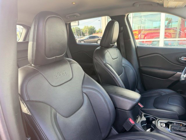 Used 2019 Jeep Cherokee Limited w/ Luxury Group AWD/4WD image 13