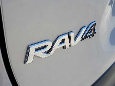Used 2024 Toyota RAV4 XLE FWD image 7