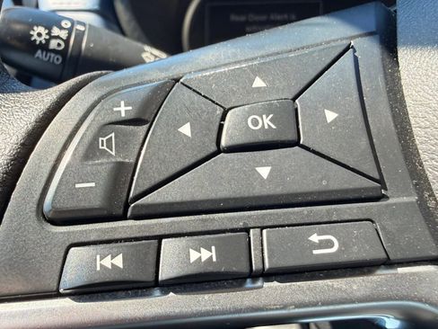 Used 2023 Nissan Versa SV image 18