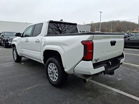 Certified 2025 Toyota Tacoma SR5 AWD/4WD image 4