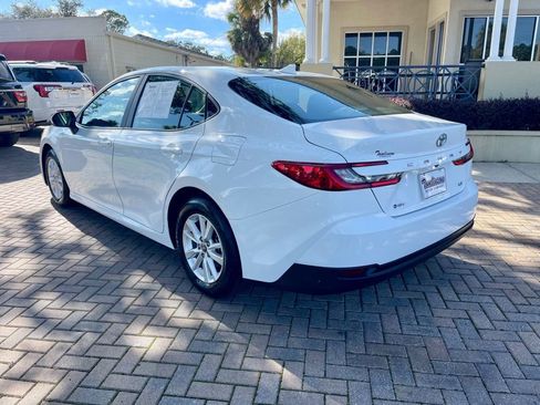 Used 2025 Toyota Camry LE image 3