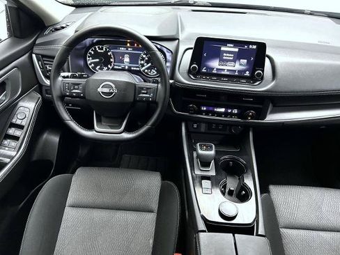 Certified 2025 Nissan Rogue SV AWD/4WD image 14