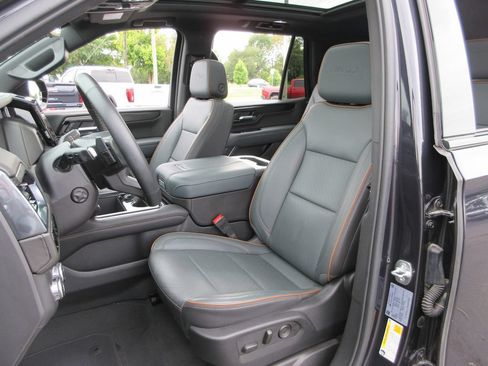 Used 2025 GMC Yukon AT4 w/ AT4 Premium Package AWD/4WD image 21