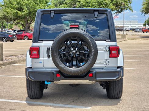 Used 2023 Jeep Wrangler Unlimited Sahara w/ Cold Weather Group AWD/4WD image 5