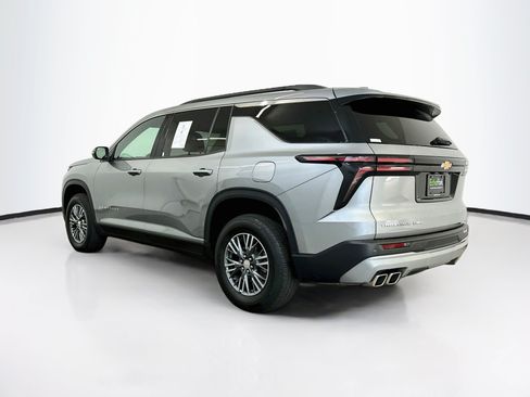 Used 2025 Chevrolet Traverse LT AWD/4WD image 5