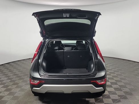 Used 2025 Kia Niro LX image 8