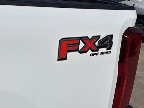 Used 2025 Ford F250 XLT w/ FX4 Off-Road Package image 14