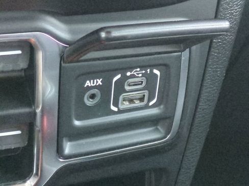 Used 2021 Jeep Wrangler Unlimited Sahara image 25