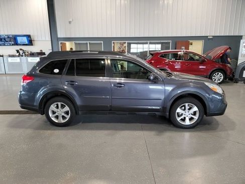 Used 2014 Subaru Outback 2.5i Limited w/ Accessory Value Package (OYS) AWD/4WD image 8