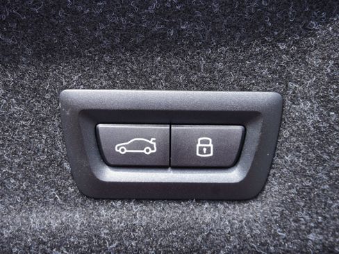 New 2025 BMW 330i Sedan w/ Premium Package image 31