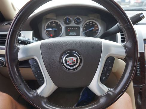 Used 2013 Cadillac Escalade Premium image 35