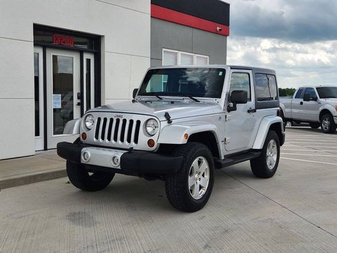 Used 2012 Jeep Wrangler Sahara w/ Dual Top Group AWD/4WD image 2