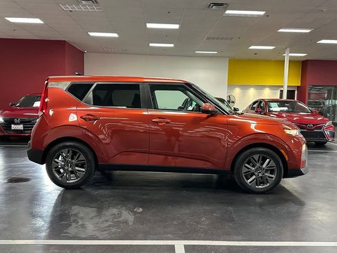 Used 2021 Kia Soul S FWD image 8
