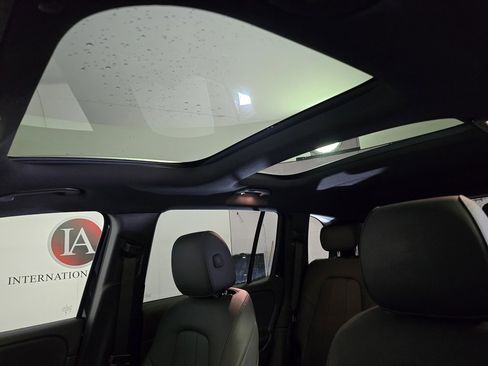 Used 2025 Mercedes-Benz GLB 250 4MATIC image 11