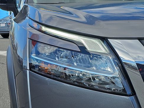 Certified 2022 Nissan Pathfinder Platinum w/ Lighting Package (N93) AWD/4WD image 9