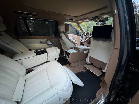 Used 2025 Land Rover Range Rover SV AWD/4WD image 59