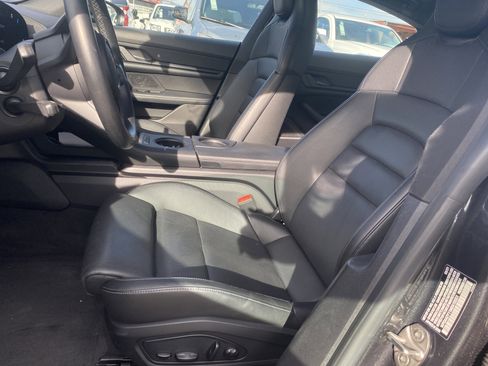 Used 2021 Porsche Taycan image 11