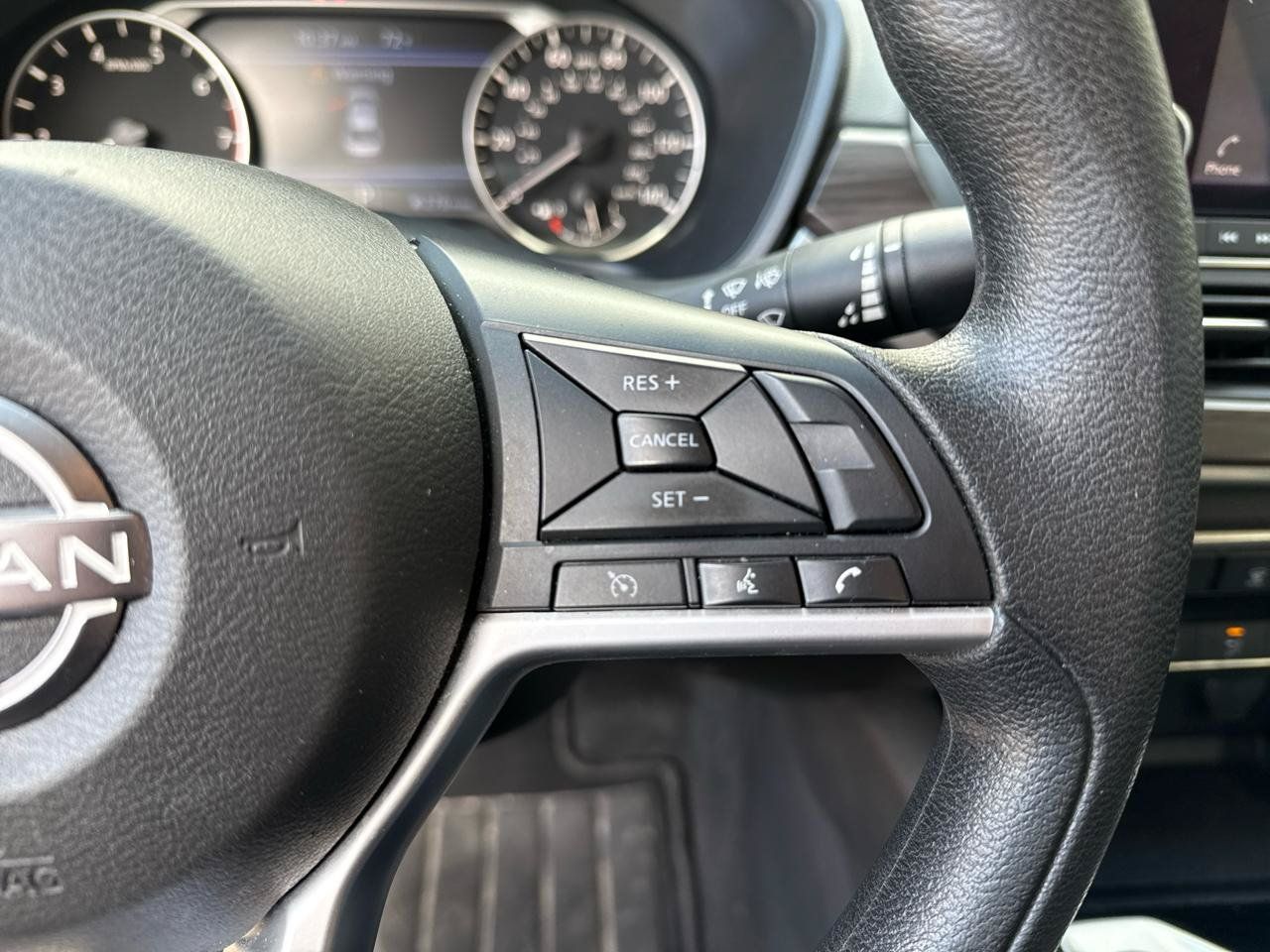 Used 2024 Nissan Altima 2.5 SV FWD image 14