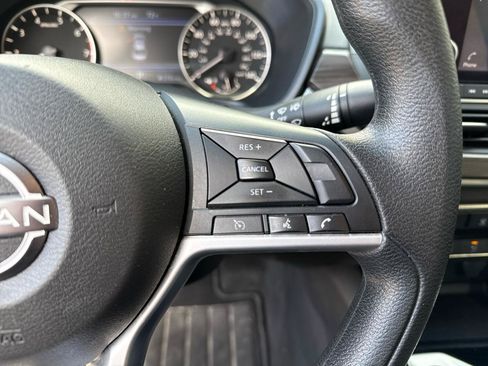 Used 2024 Nissan Altima 2.5 SV FWD image 14