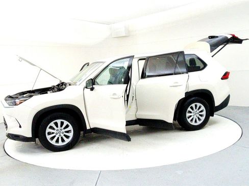 Certified 2024 Toyota Grand Highlander XLE image 10